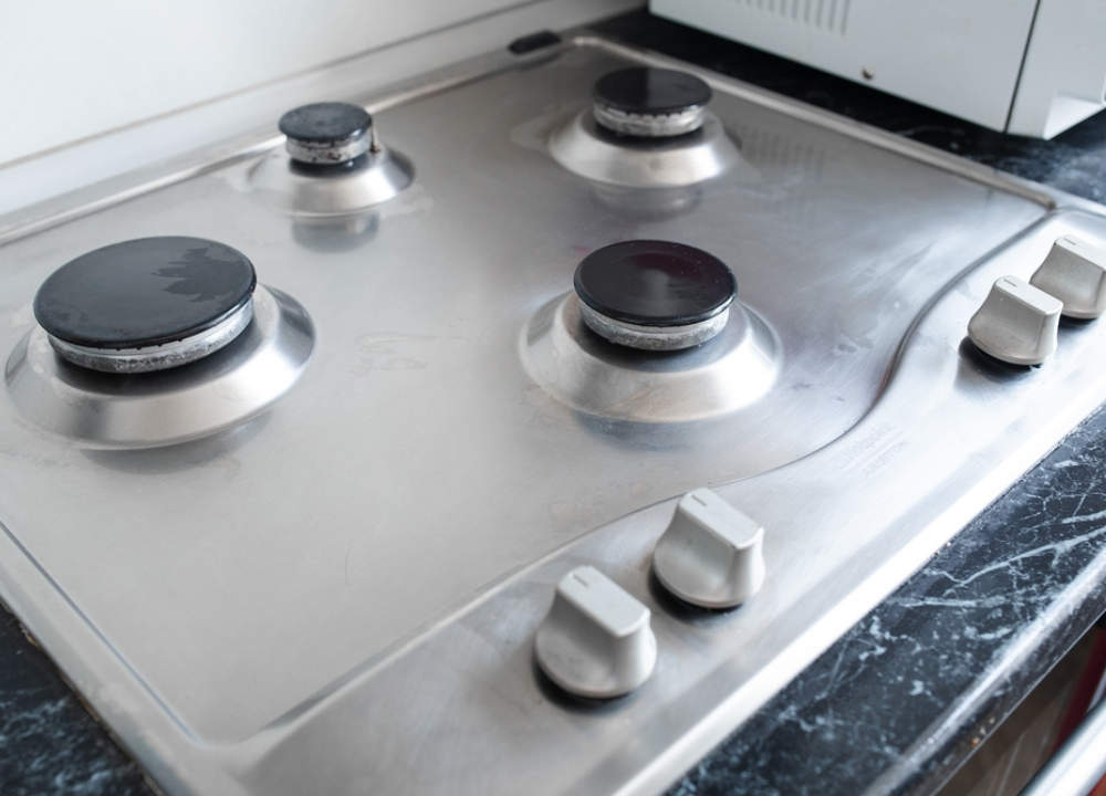 oven repair person